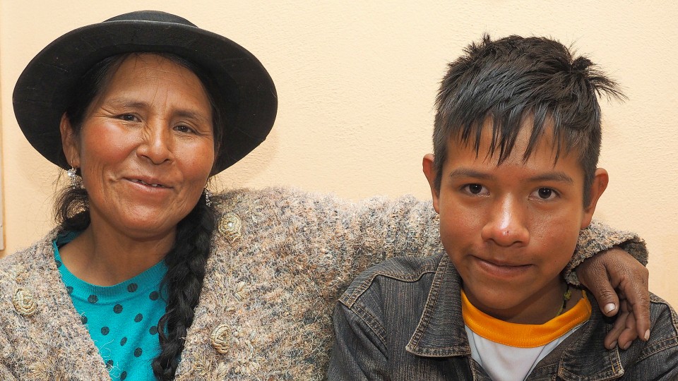 Jordy nació con una discapacidad intelectual, pero con el apoyo de su mamá y de nuestro equipo CMMB Perú, se está volviendo más independiente.