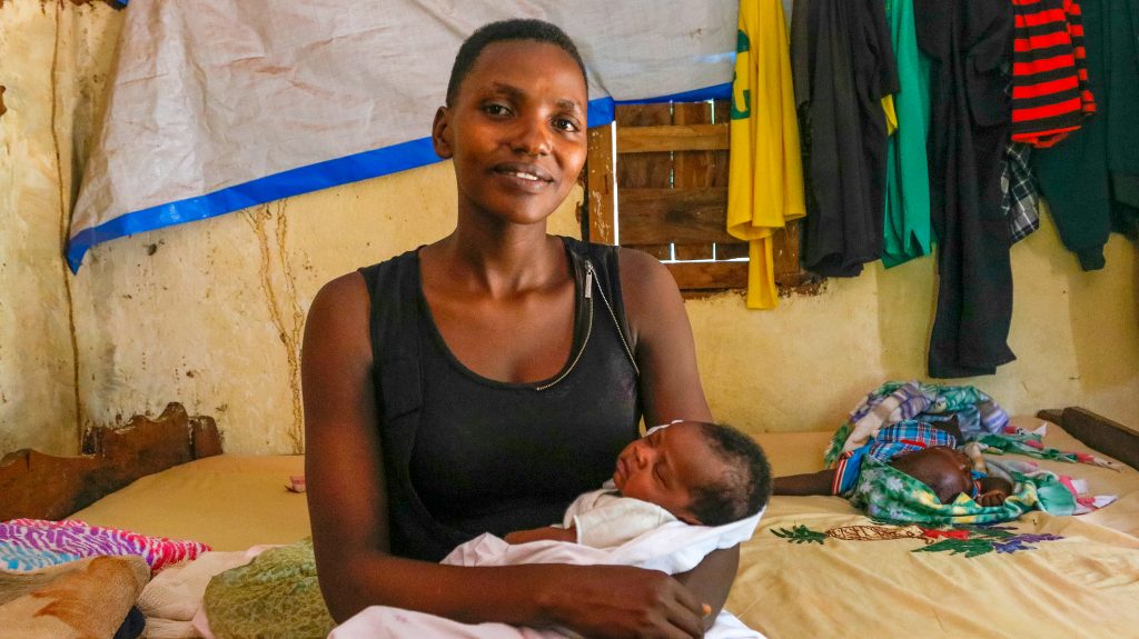 Picture of mother and her child in South Sudan. maternal health, child health