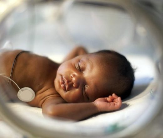 give postnatal care incubator