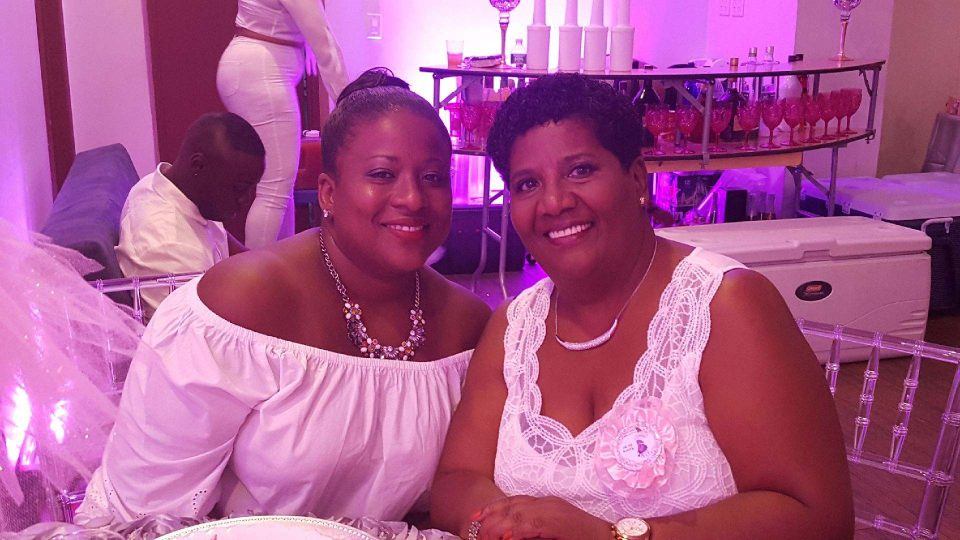 Alicia is celebrating her mother. IamCMMB.