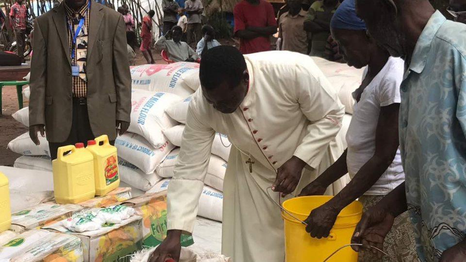 Bishop Eduardo overseeing the distribution of food in Rimenze.