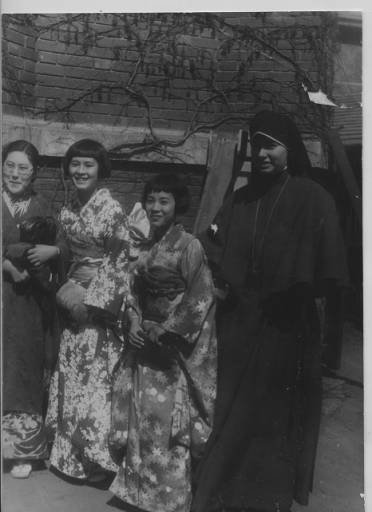 sister virginia flagg of the maryknoll sisters in China 1935 with Japanese women