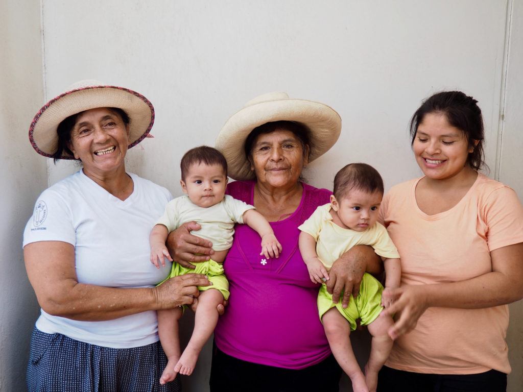 Health promoter Katalina with babies Gohen and Mikel, their grandmother and mother, Peru