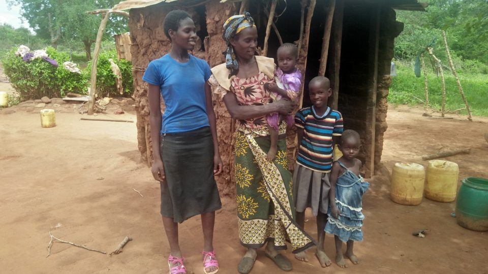Mawia, her mother, and siblings.