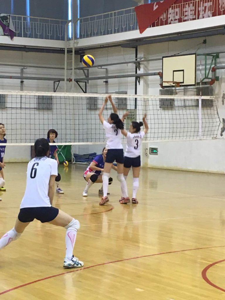 Yihan palying volleyball