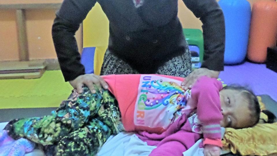 Milusaca during a therapy session - CMMB Peru Angel