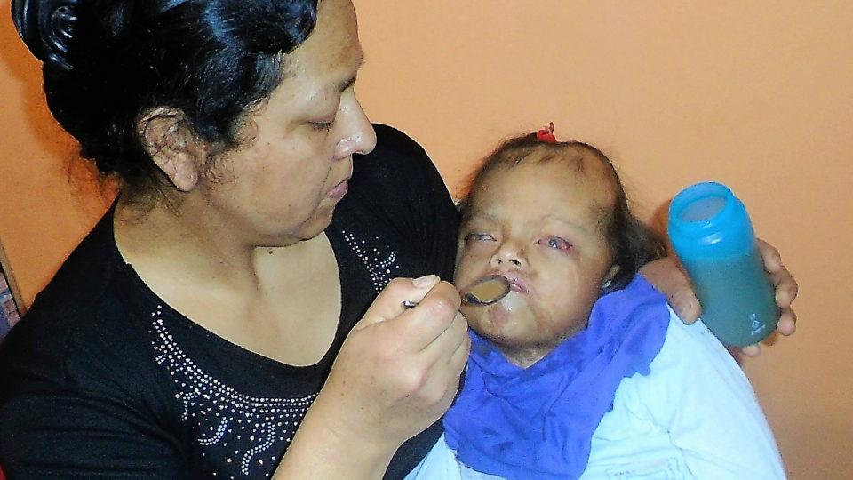 Milusaca eating - CMMB Peru Angel