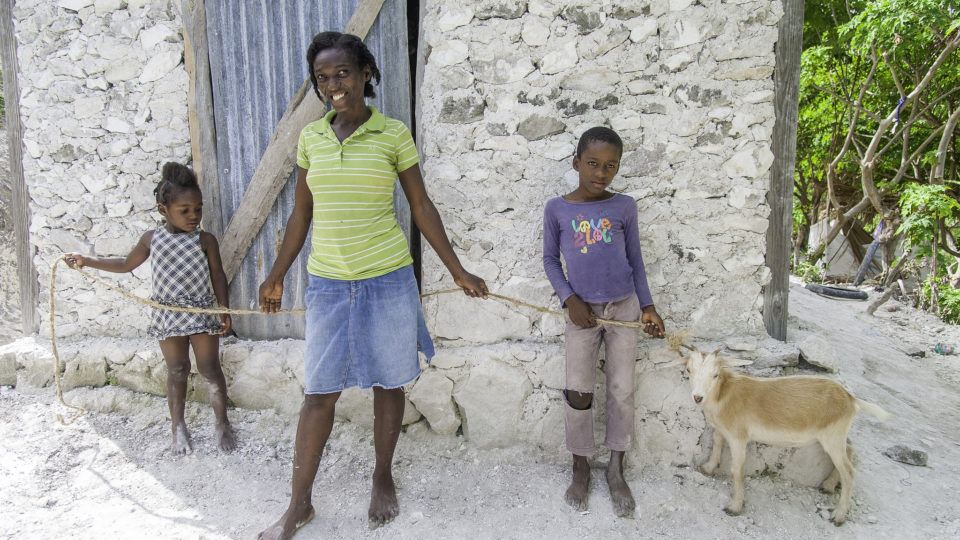 Fekey with his mother, and little sister. Fekey with his mother, and little sister.