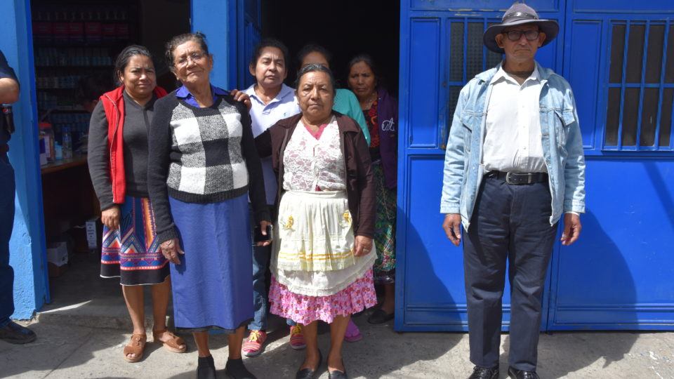 Patients standing outside the Santa ISabela Clinic