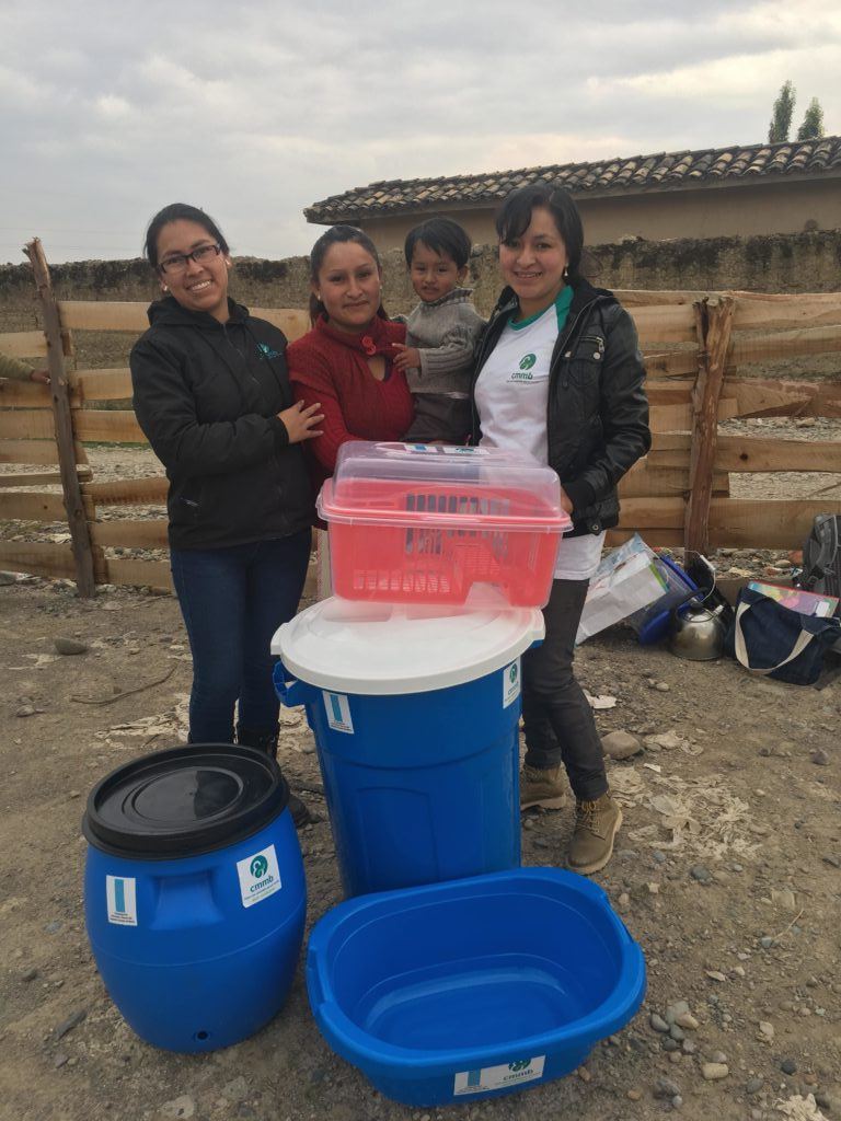Family in Peru receives a kitchen kit so they can have safe water in thier homes