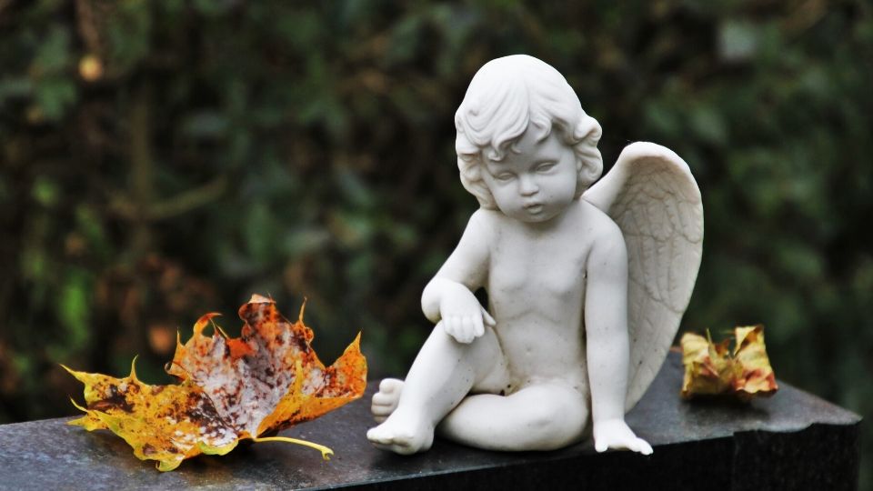angel statue in garden