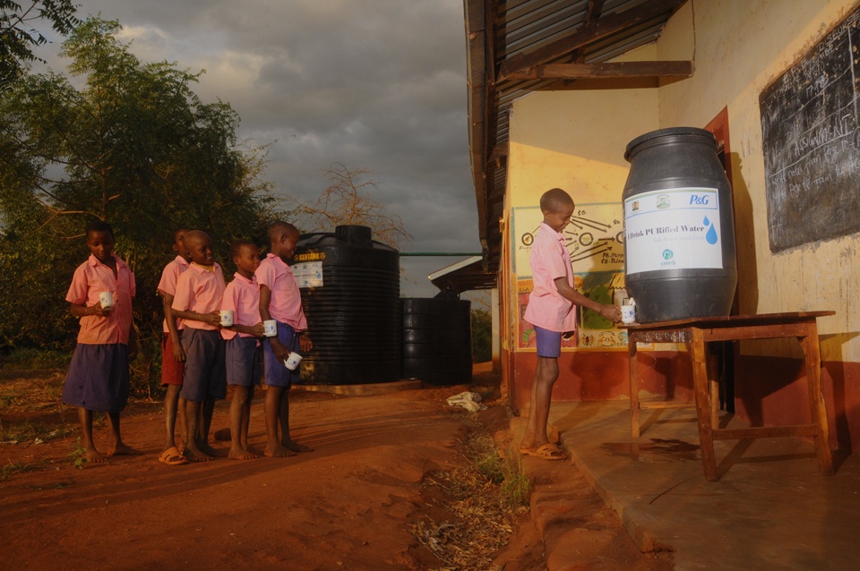 Students at Ngali Primary School in Kakuyu Vilalge in Kenya queuing for clean water from CMMB dispenser.
