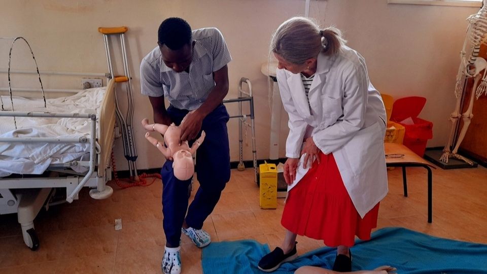 Volunteer Susan leads training in Kenya_April2022