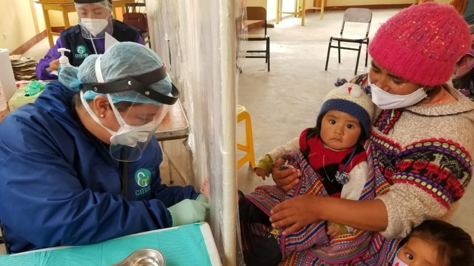 Nurse with family in Peru_2022