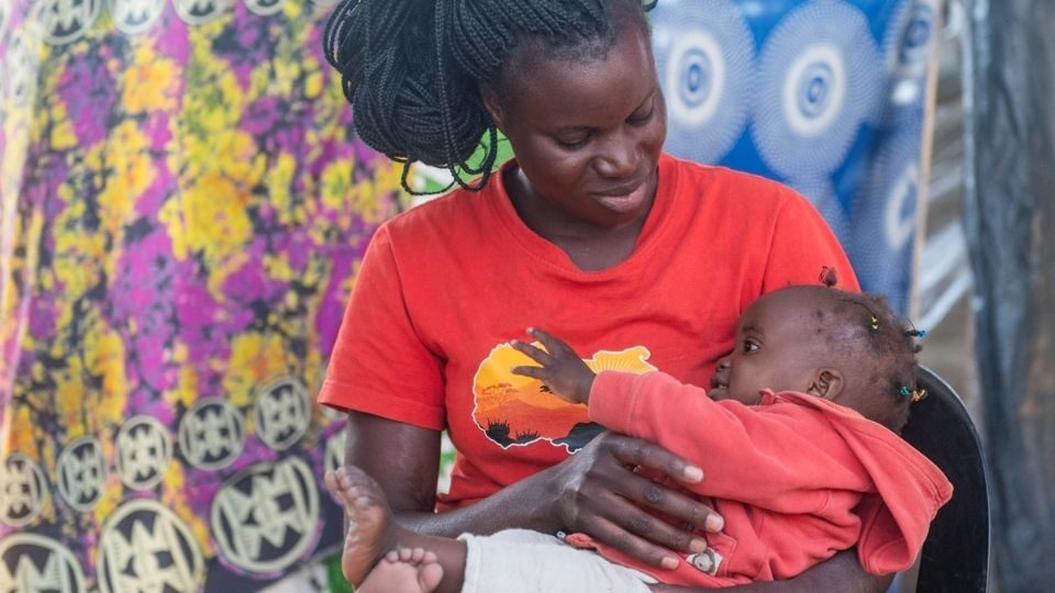 Mother and baby treated for malnutrition_Zambia_june2022