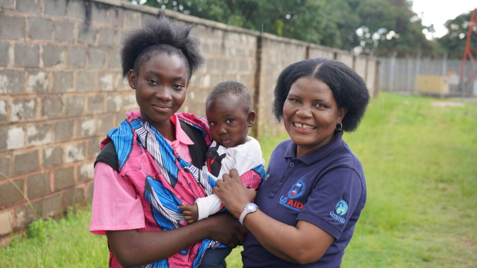 Mother and baby with community worker_Zambia_Aug2022