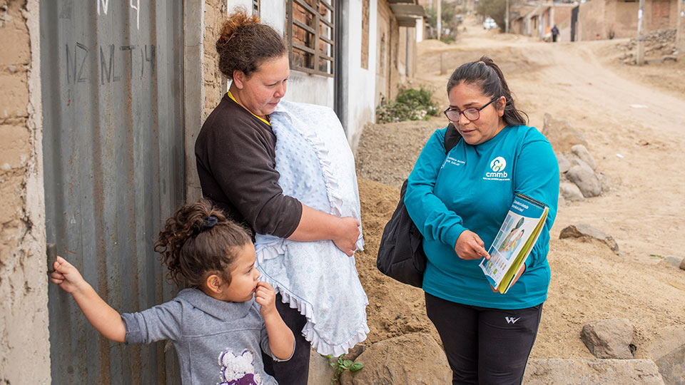 CHW Katia and community mom_CMMB Peru_Sept2022