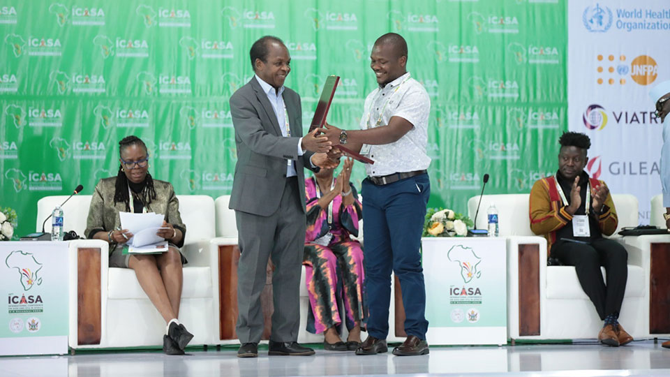 Wayne Otieno receives award at ICASA 2023Dec