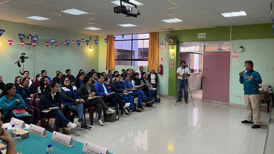 Dr. Eduardo leading a mental health workshop in Peru_2024