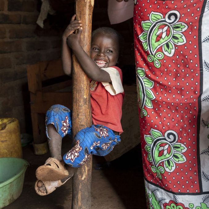 Access-to-Medicines_Boy-smiles-beside-his-mother_KE-2023 A boy smiles beside his mother in a rural community of Kenya.