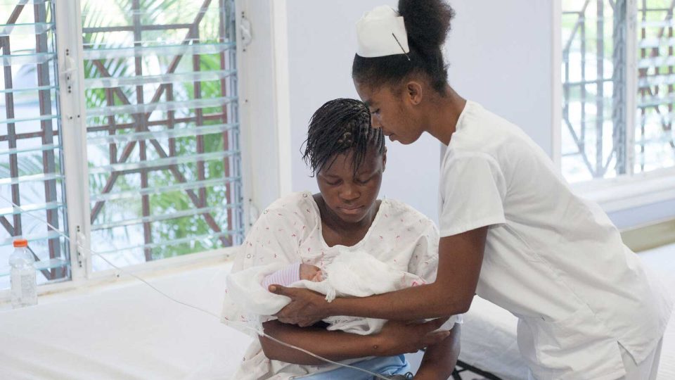 World-Breastfeeding-Week-2025-CMMB-Haiti A nurse helps a mother position her newborn baby.